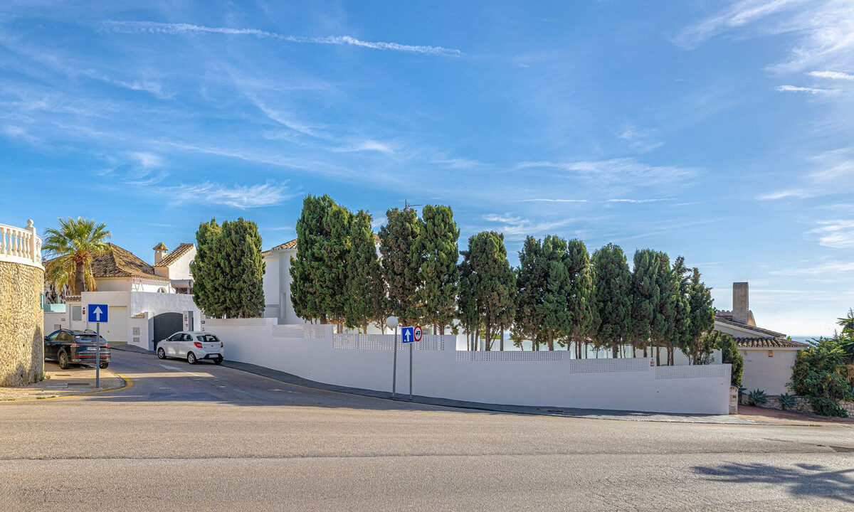 27-f6e8bc237ba13ac4c268badec6354f3d