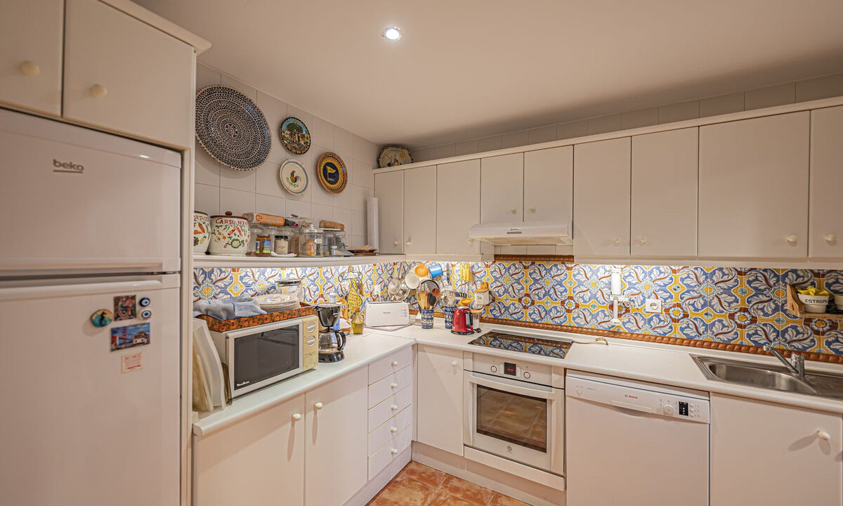 11-20939a0134ad724a8cb2a801094d15a4