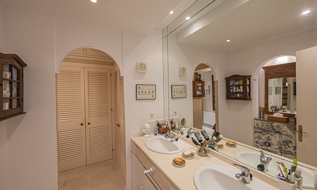 12-53013098fcab6c38b1379cd33298e050