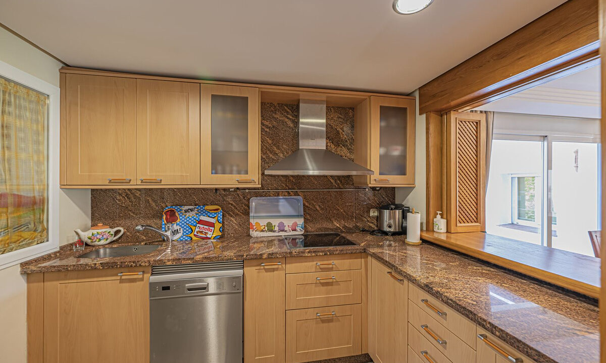 16-ec67b526875bf0124b6ce4328a754439