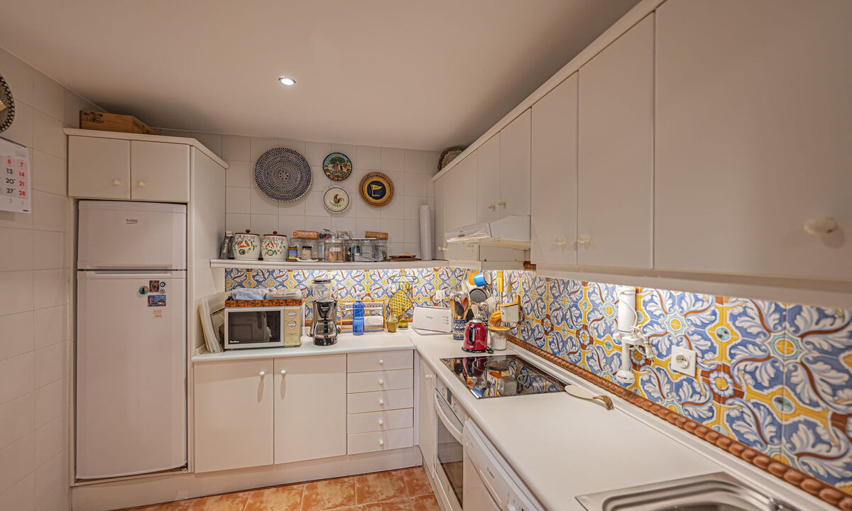 16-ec67b526875bf0124b6ce4328a754439