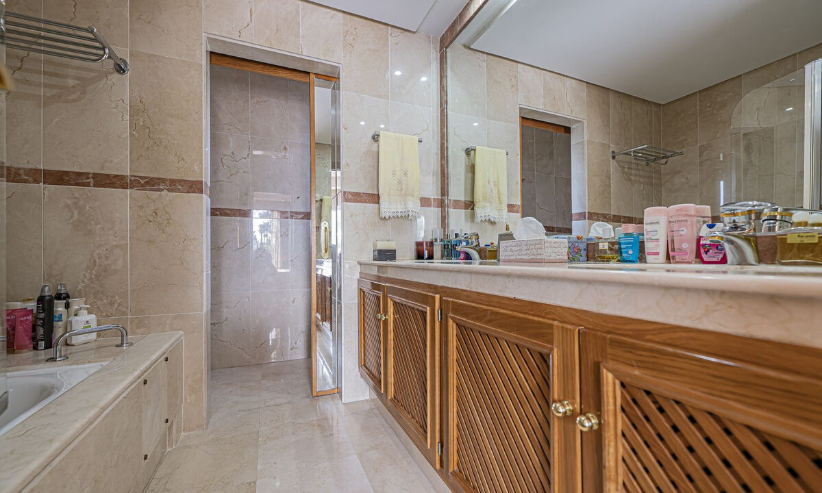 25-45e7a00e8ada30030040e20a35fbccfd