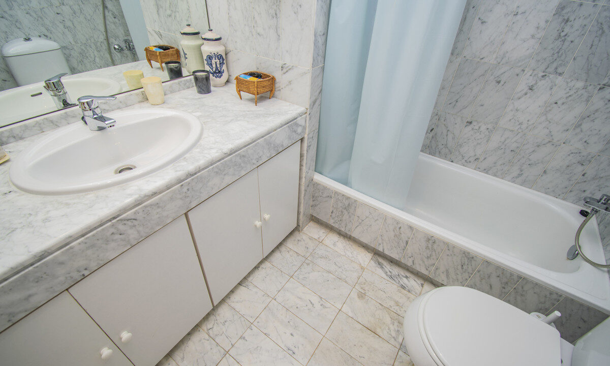 25-45e7a00e8ada30030040e20a35fbccfd