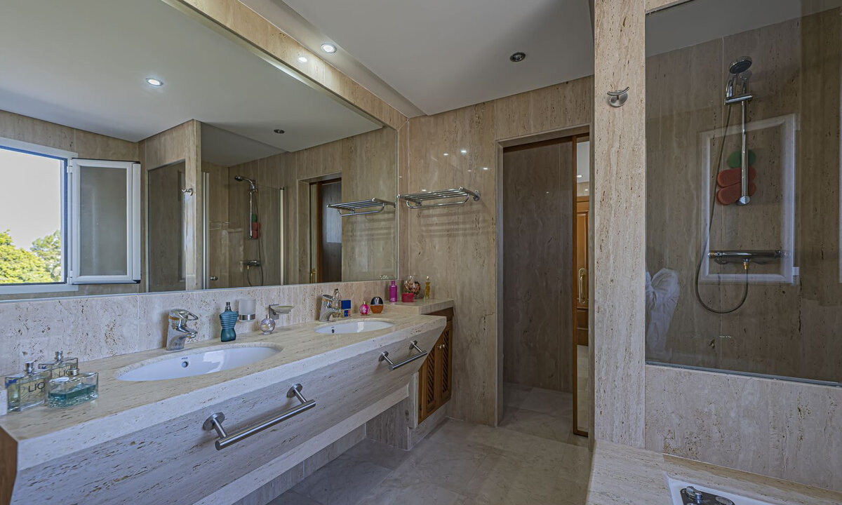 27-f6e8bc237ba13ac4c268badec6354f3d