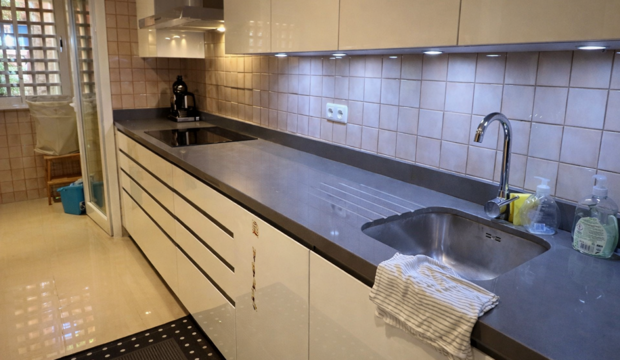 2DAE8897-9AE8-4477-824E-25B3AA687009