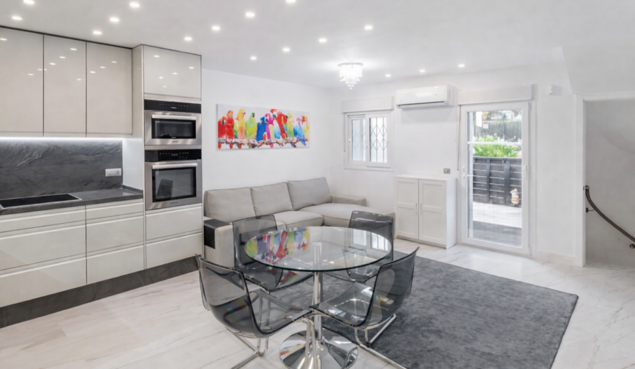 343AF3C1-9850-4E17-9C58-1B2276601B21