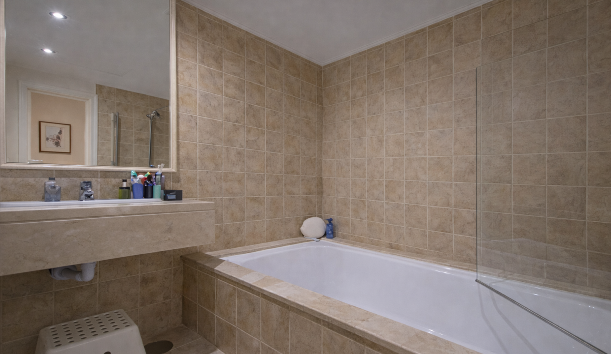 446A3D15-1CEA-4A18-8F1A-E540BB99D4B7