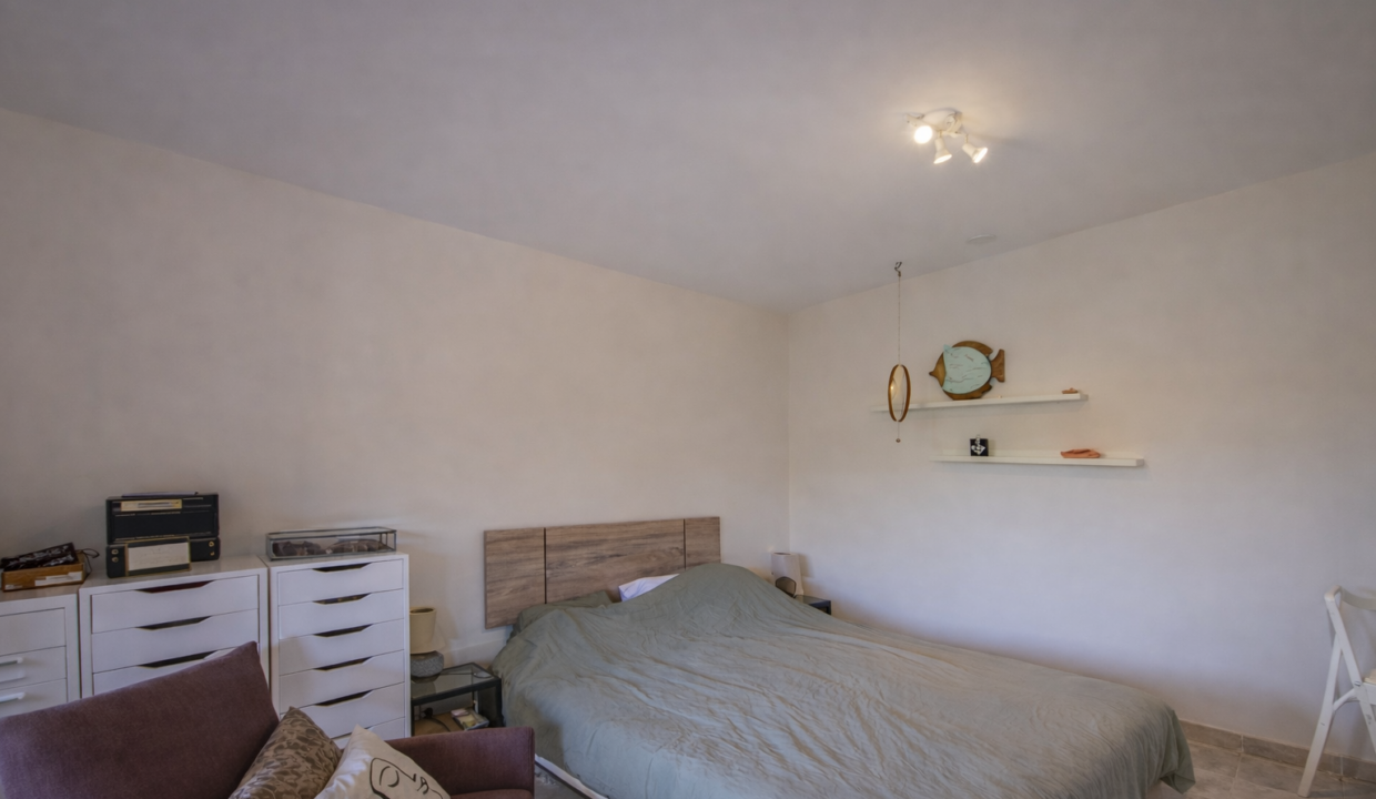 959F7B80-D039-4AB5-976B-735AD6ED461A