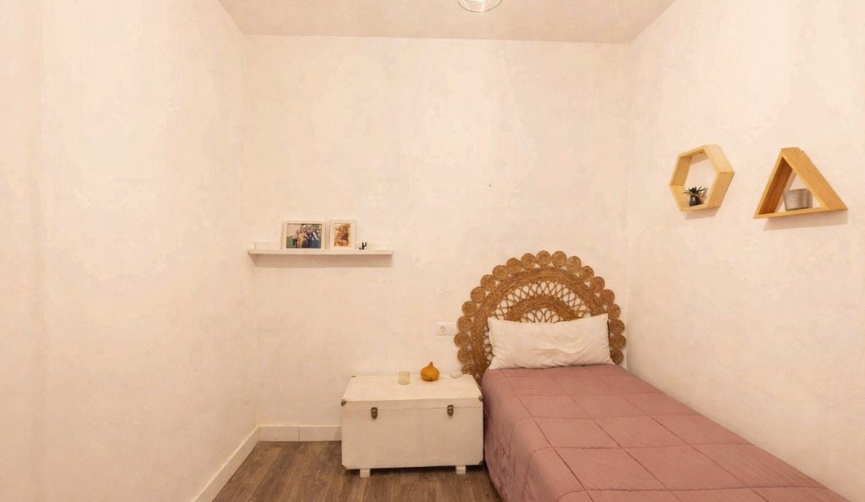 DAFF0BC3-DD4A-4FB7-A680-E47BEC3C2804